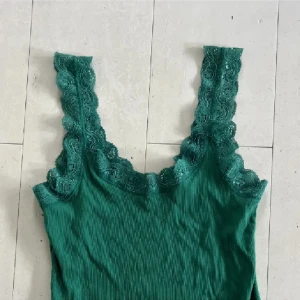 Spets linne - Säljer då den inte kommer till användning! Tryck gärna på köp nu❤️ Skriv om ni har frågor eller funderingar!