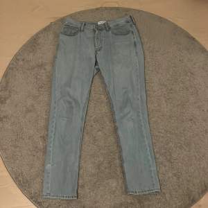 Stilrena ljusblå Jack And Jones jeans i storlek 32/34. Kontakta mig i DM vid intresse eller köp direkt!