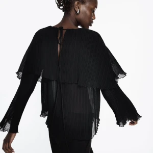 Zara topp - Säljer min helt nya zara topp storlek xs. Lapp kvar💕