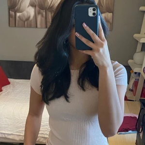 Topp - En ljusrosa topp i storlek XS. Jätteskön och fin. Toppen är i en kortare modell.  