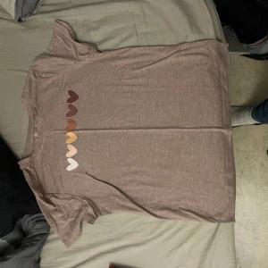 T-shirt - Shein, använd en gång, fint skick