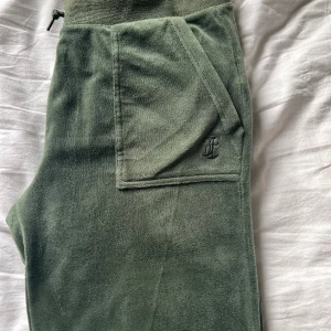 Mörkgrön Juicy Set - Koftan har fått blekning på kanten när jag färgade håret därav priset ❤️ kom dm för mer. (Man får båda två för 800) ☺️