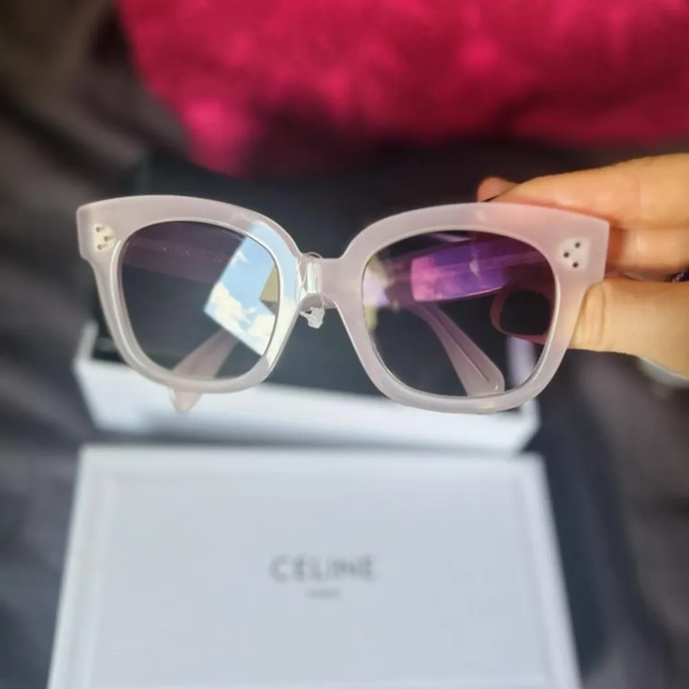 Helt nya och jättefina solglasögon från Celine . Övrigt.