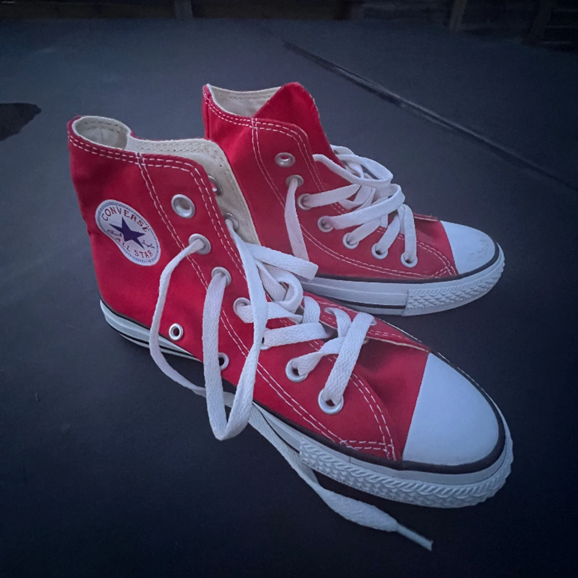 Röda Converse i storlek 36❤️ - 91