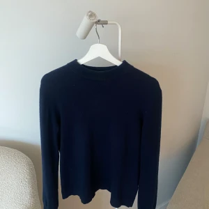 Kashmirtröja J.Lindeberg  - Härlig tröja i 100% Kashmir. Passar även S.