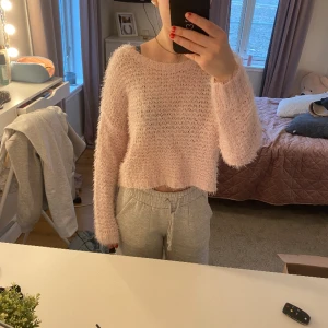 Stickad tröja - Rosa stickad tröja storlek S men passar M också 
