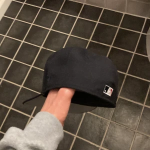 New era keps - 57,7 i storlek, använd en gång. Nypris 500. Köpt på harstore 