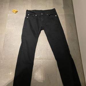Skicket är 9/10. Grisch jeans. Det är modellen 511. 