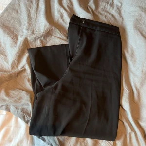 Kostymbyxor - Svarta raka kostymbyxor i storlek 34! OBS! Utan fickor