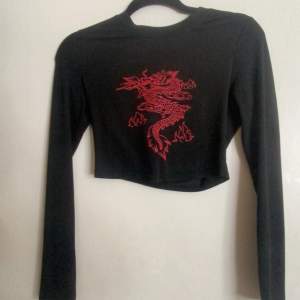 En tröja från shein som jag inte använder längre✨ Kan skicka fler bilder om någon är intresserad!