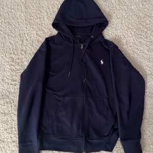 1:1 kopia av ralph lauren zip hoodie. Aldrig använd Storlek medium