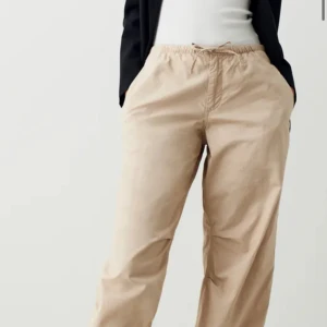 Byxor - Sköna byxor, i färgen beige. 