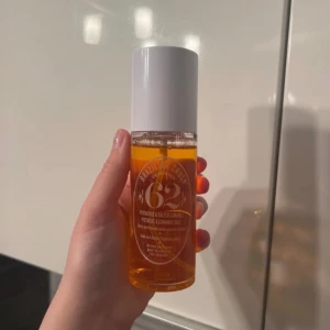 Oanvänd parfym  - Populär parfym, är inte den lilla modellen utan mer den stora. Aldrig använd 