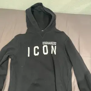 Säljer min Icon hoodie för att jag har växt ut den. Skick 9/10 om ni har frågor är det bara att fråga, pris går att diskutera. Storlek Smal men passar medium. 