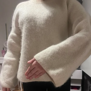 Stickad tröja från arket - Använd fåtal gånger. Storlek xs men passar mig som vanligt vis har s/m