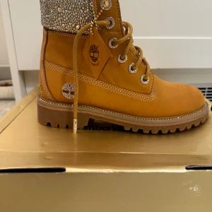 Timberland köngor - Helt nya kängor Timberland x Jimmy choo kängor. ÄKTA läder. 