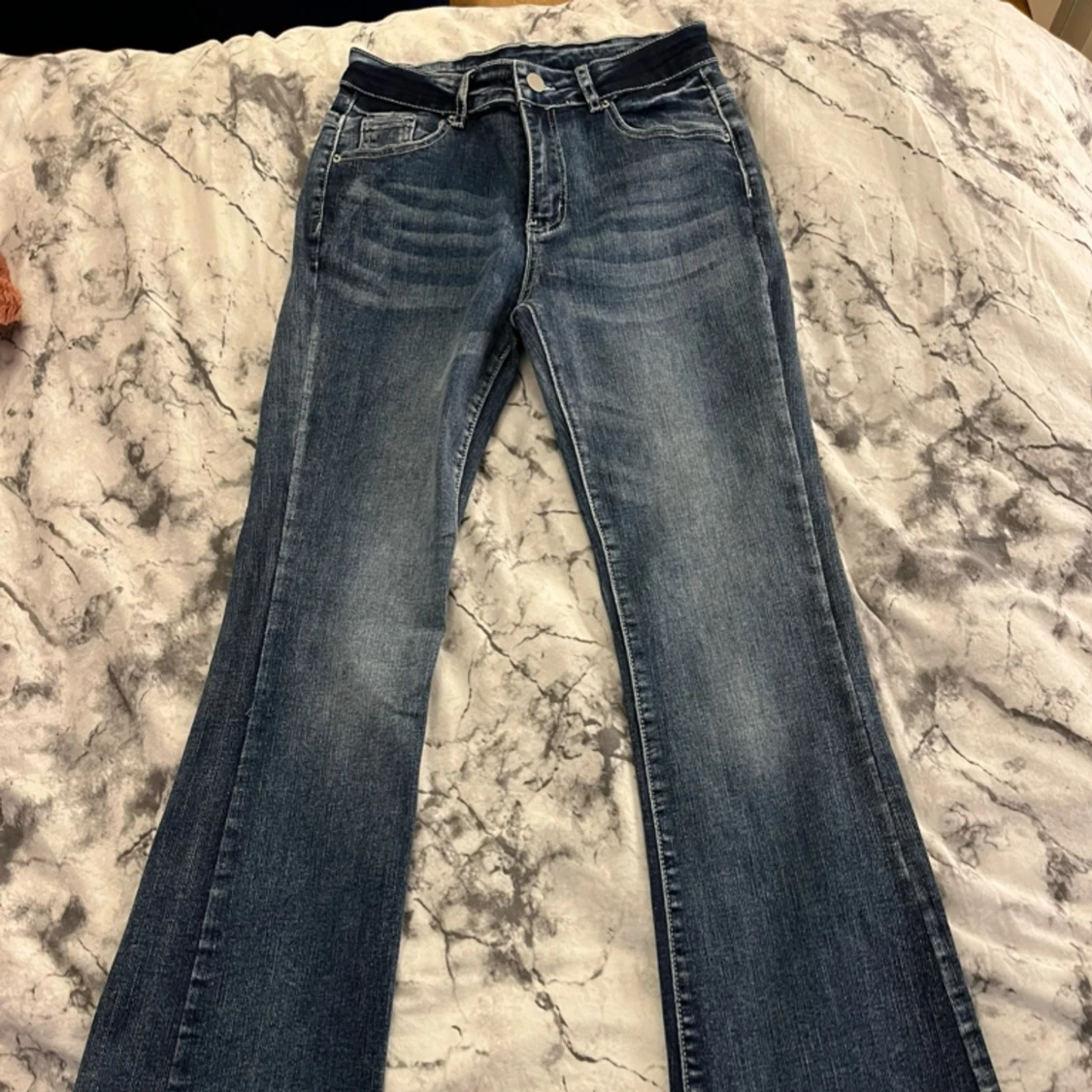 Jättesöta jeans med glitter fickor med knapp! ✨🪩 - 90