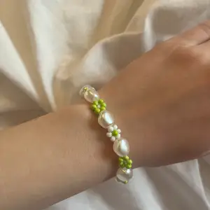 Grönt Blom armband 💚   45kr plus frakt 🌴