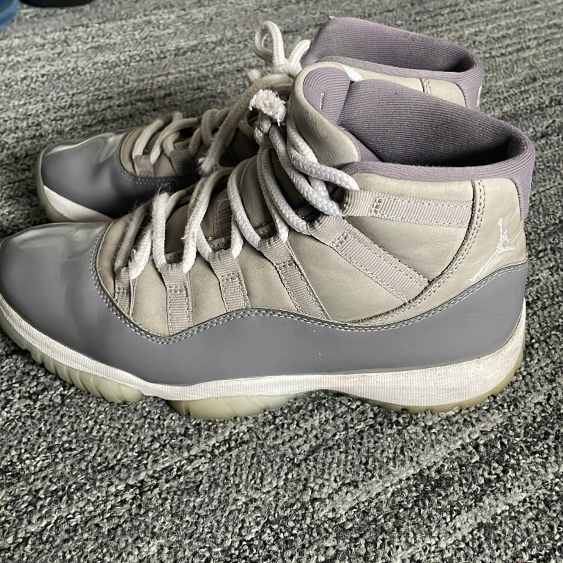 Ett par jordans 11 cool grey - 90