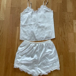 Pyjamas - Söt pyjamas med spets!