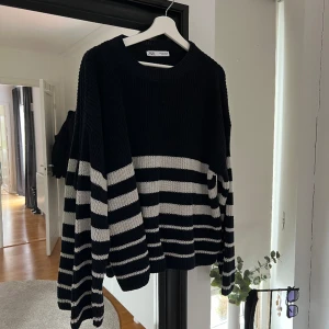 Randig tröja - Randig tröja från Zara i storlek M