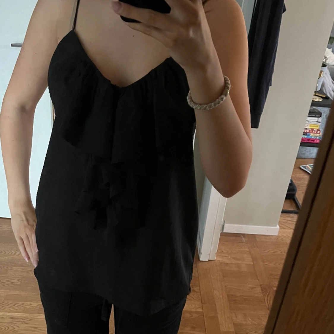 Svart linne med volang - 90