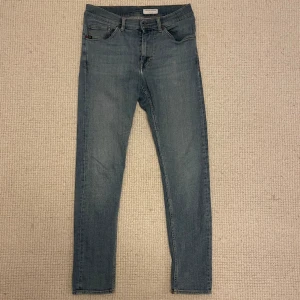 Tiger of Sweden jeans  - Hej! Säljer nu dessa super schyssta tiger of Sweden jeans. Passform på jeansen är slim