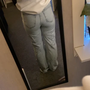 Jeans - Säljer dessa då dem är för långa för mig men super fin använd få tals gånger💕 pris går att diskutera 