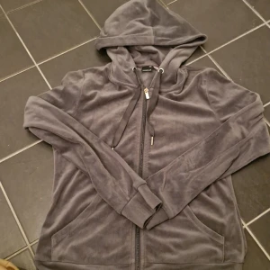 Grå Kofta från ginatricot  - XXS, i ny skick utan etikett. 