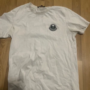 Moncler tshirt - Jätte fin Moncler T-shirt för alla 