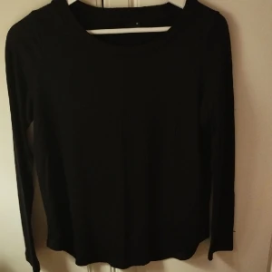 Svart stickad tröja - Svart stickad tröja