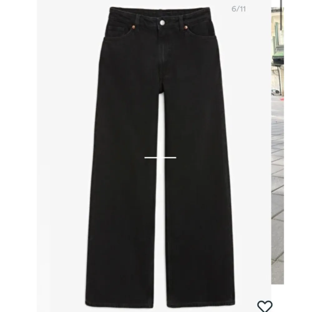 Säljer dom populära jeansen från monki i str 25 som inte säljs längre! Använda fåtal gånger🥰. Jeans & Byxor.