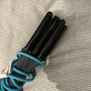 Vågtång  - Vågtång, endast testad en gång då jag inte tyckte det passade mitt hår. Alltså ny skick och fungerar jätte bra! 😊 