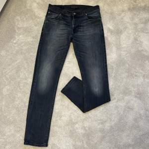 Skick 8/10, nypris 1500-1799, modell på jeans är thinn finn, hör av dig vid frågor eller vill se fler bilder