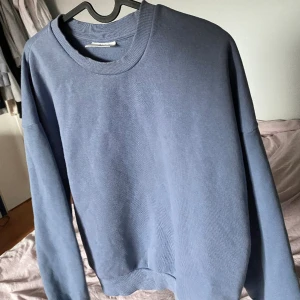 Basic sweater - Basic sweater från Gina tricot. Använd fåtal gånger, fortfarande mjuk inuti. Bra skick😃
