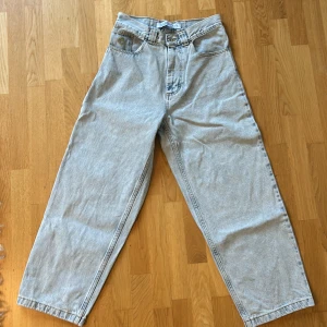 Polar big boy jeans - Det är ett par ljusblå polar big boy jeans i storleken xs. De är självklart äkta. Nypris ca 1300kr Säljer pågrund av att jag tröttnat på dem. Det finns även andra färger på min profil.