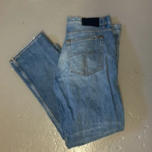 Tiger of Sweden jeans - Tja säljer dessa feta Tiger of Sweden jeansen inga defekter och nytvättade inte använda på år, hör av vid funderingar. Priset kan diskuteras!