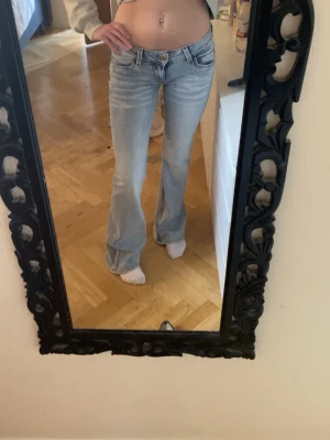 Cheap Monday jeans  - Säljer dessa snygga jeansen ifrån cheap Monday i storlek 27/32 , jag har sytt dom lågmidjat så kan va lite tajtare men annars är dom som nya!