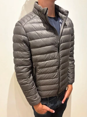 Massimo dutti jacka - Denna tvärfeta Massimo Dutti  jacka Storlek S| Modell: 183 | pris 799kr ! Skriv vid info/bilder