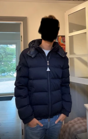Moncler montgenevre  - Intresserad? Skriv! Eftertraktad Marinblå moncler montgenevre storlek 2 nyskick med pris på runt 4500) 🤝