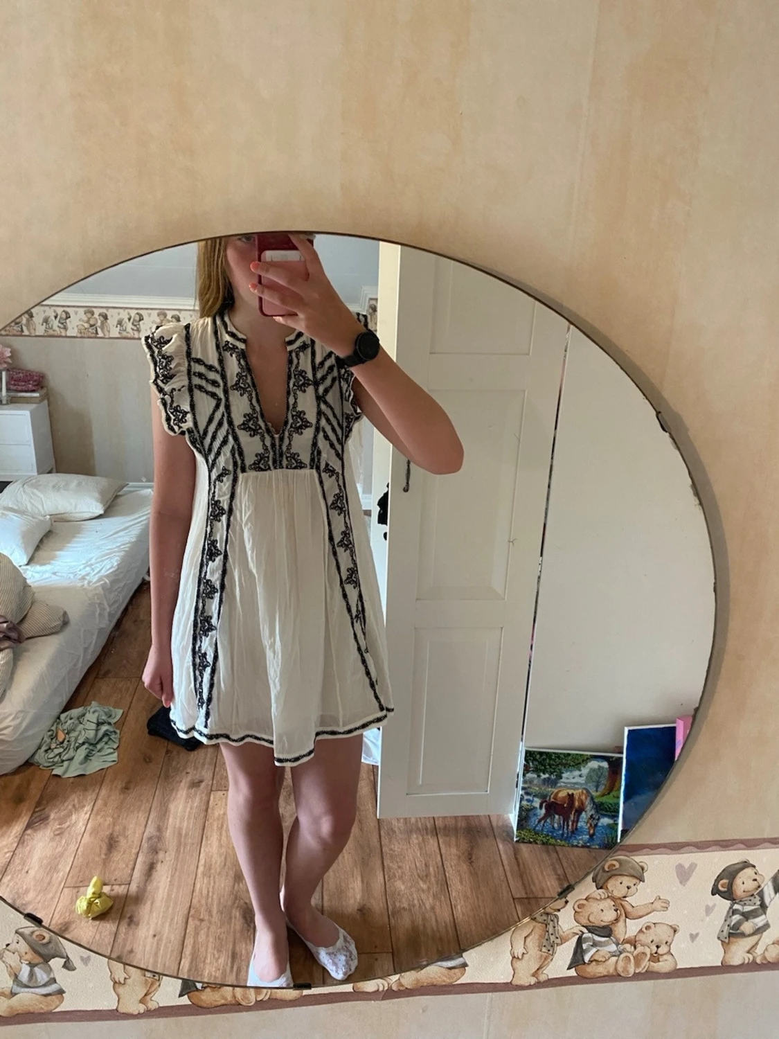Vit sommarklänning med broderi