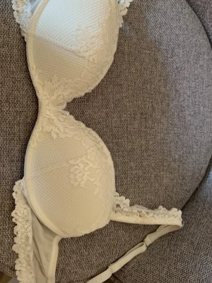 Superpushup-behå Gioia Pretty Flowers 75B - säljer en bh från intimissmi som är använd max 5 gånger, därav köpt fel storlek. Köptes förra året🥰🥰 Nypris 519kr