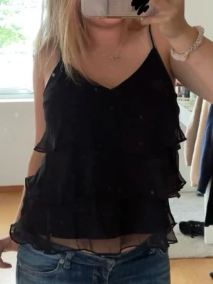 Svart topp - Super gulligt linne i storlek S, mycket bra skick💞