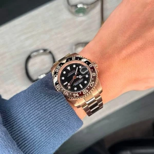 Seiko GMT Master II Mod Rose Gold 'Root Beer' 40mm - -Movement: NH34A Seiko GMT -Case Size: 40mm -Water Resistance: 100m -Crystal: Sapphire Glass -Lume: Super Lume -Bracelet: Full link Jubilee & Oyster bracelet available (904L Stainless Steel) -Lifespan: 25+ years