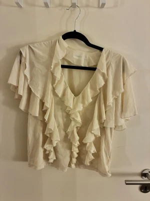 volang tröja❤️ - Jätte fin off white volang tröja från kappahl❤️ 