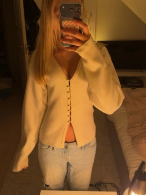 Jättesnygg beige tröja från Gina😍 - Säljer en jättesnygg beige tröja från Gina, använts ett fåtal gånger!❤️