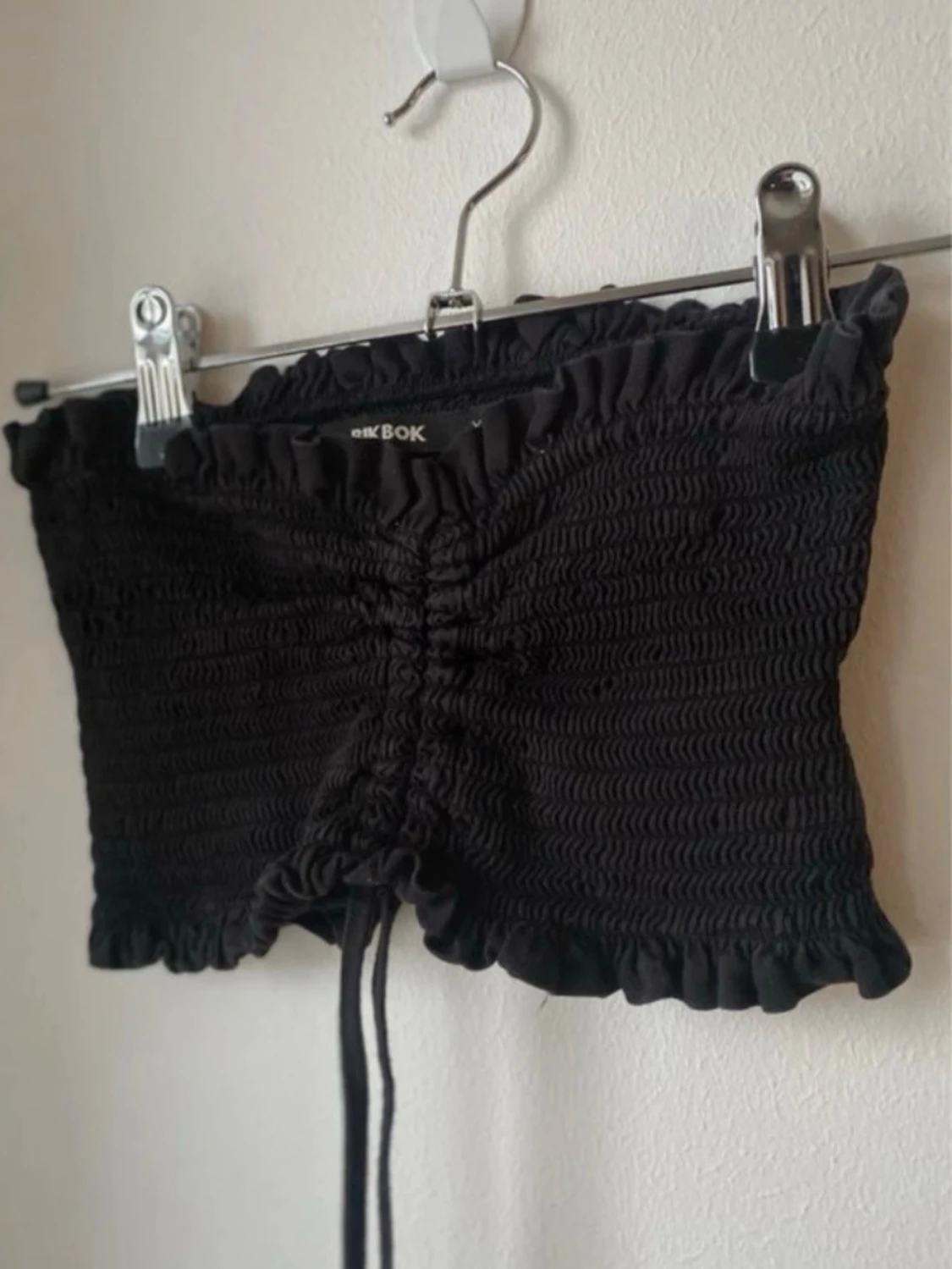 Svart smockad tubtopp från BikBok - 6