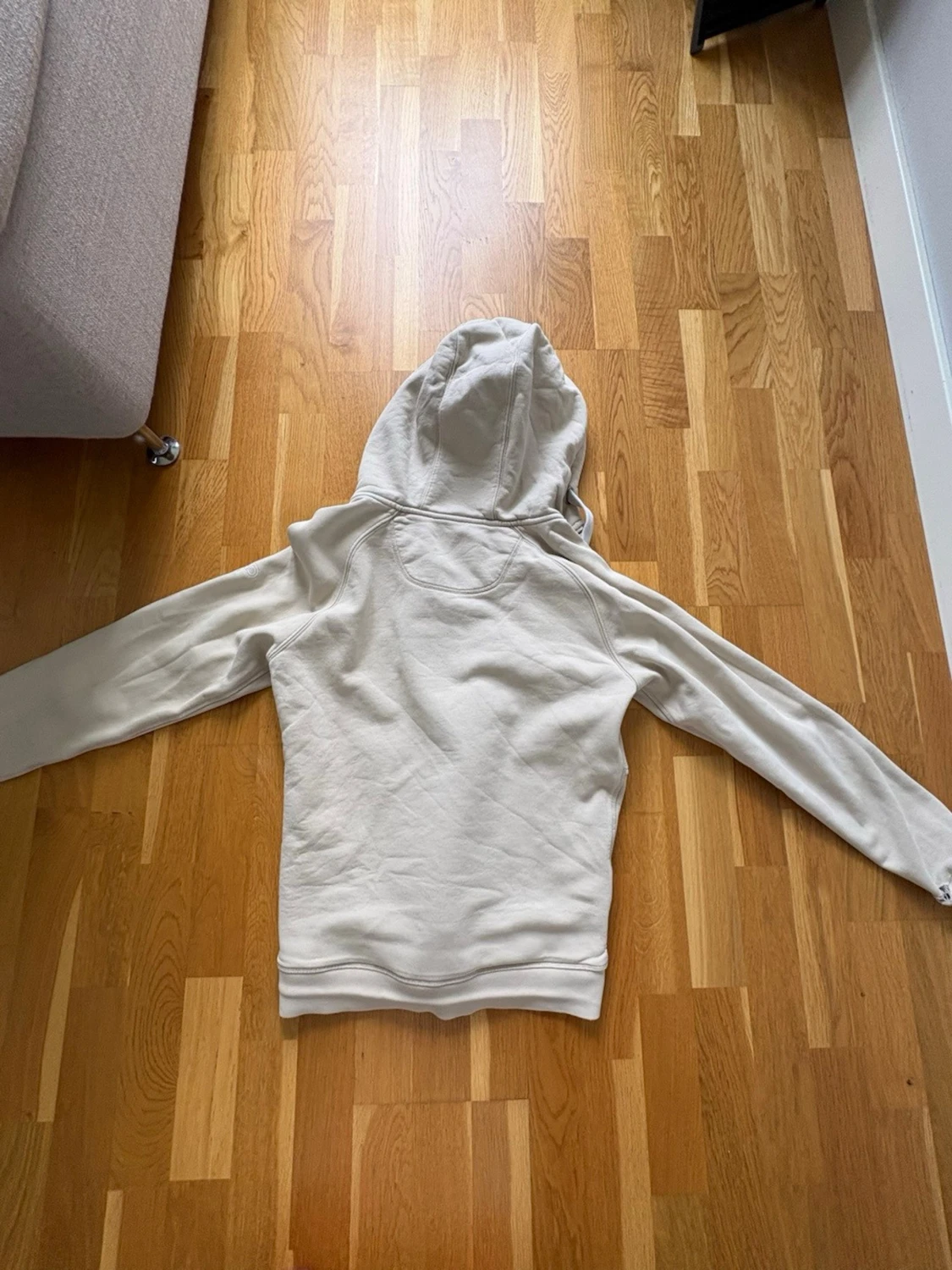 Beige hoodie med teddyfoder - 1