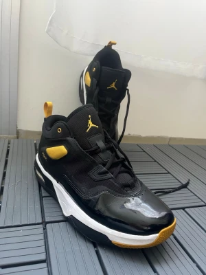 Jordan flight - Svart-guld jordans flight, Jätte jättefint skick! 