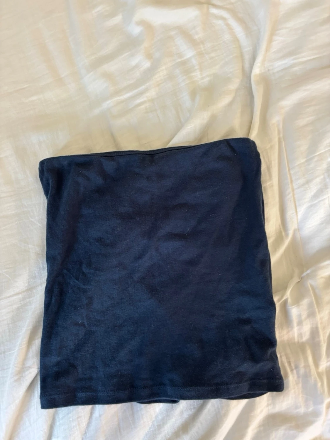 Mörkblå bandeau topp från Subdued